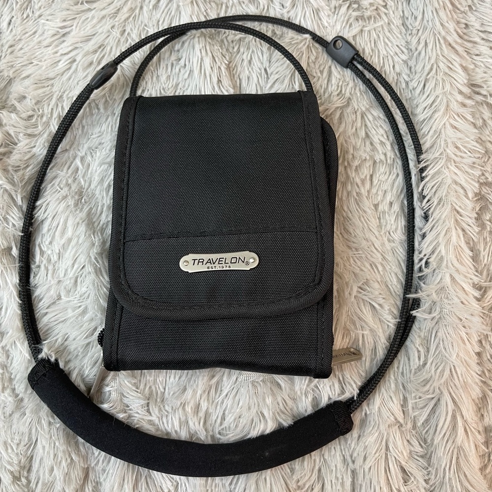 ⭐️Travelon Black crossbody bag, Excellent Condition
